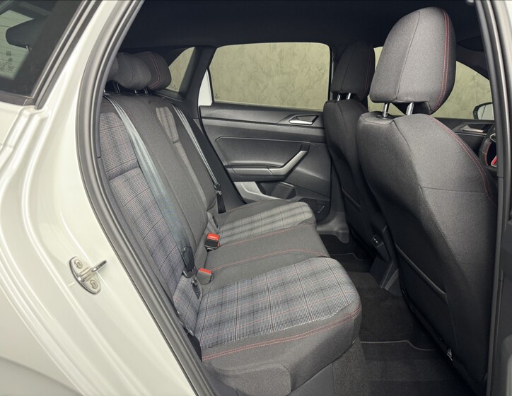 Volkswagen Polo 13