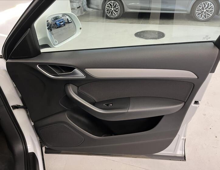 Audi Q3 24