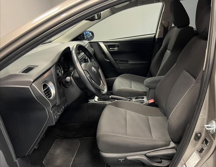 Toyota Auris 8