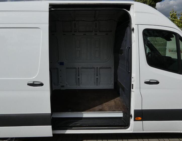 Mercedes-Benz Sprinter 19