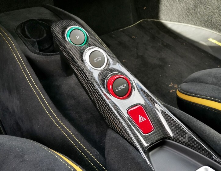 Ferrari F8 28