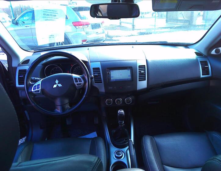 Mitsubishi Outlander 11