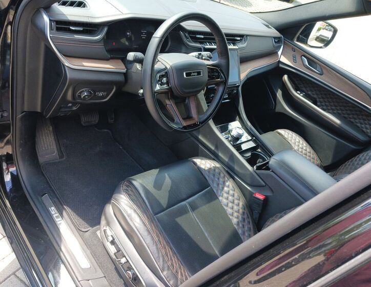 Jeep Grand Cherokee 12