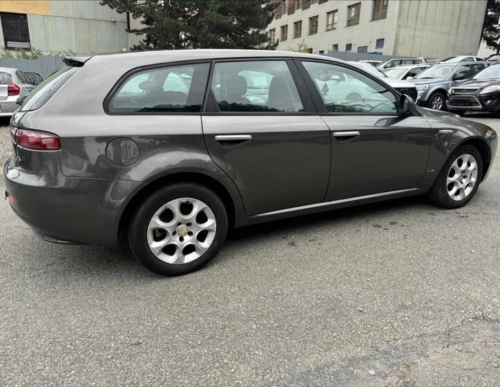Alfa Romeo 159 11