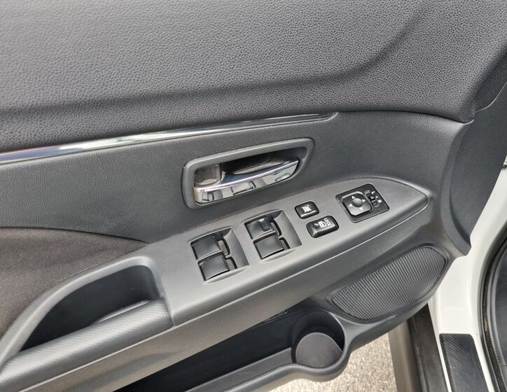 Mitsubishi ASX 16