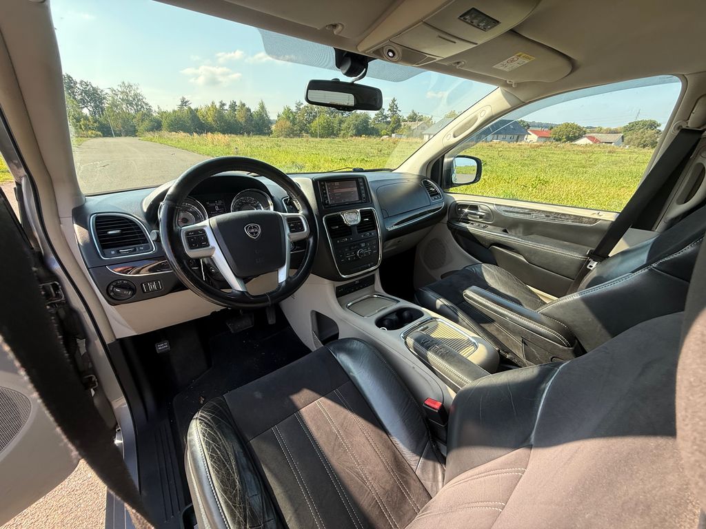 Lancia Voyager