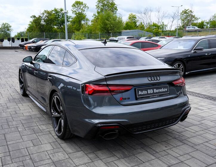 Audi RS5 4
