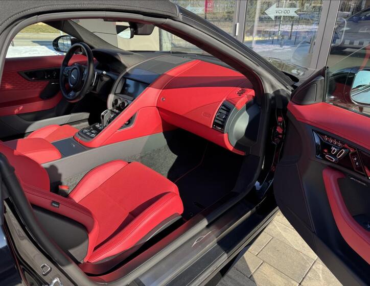 Jaguar F-Type 11