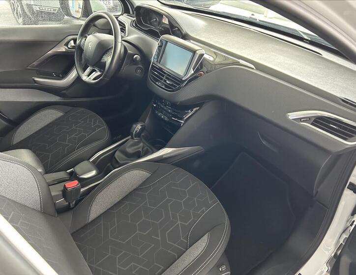 Peugeot 2008 9