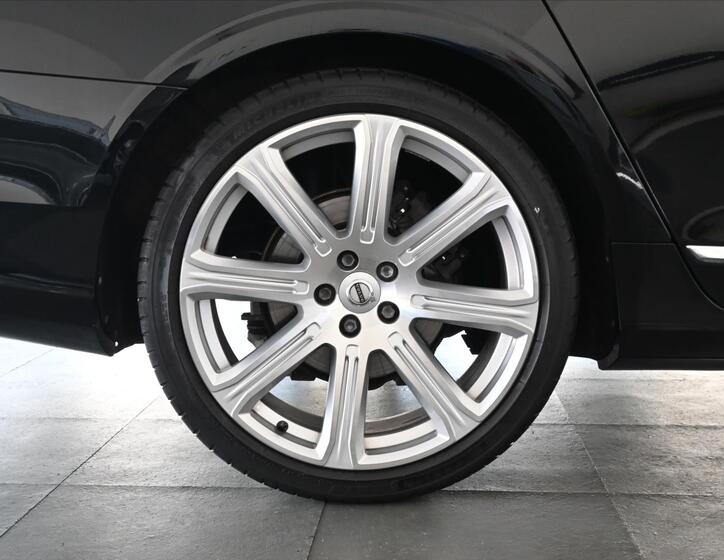 Volvo V90 37