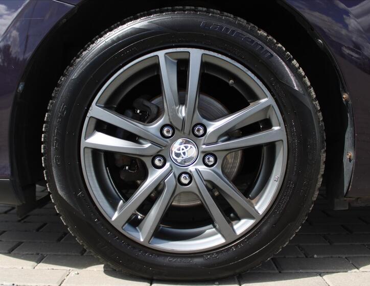 Toyota Auris 9
