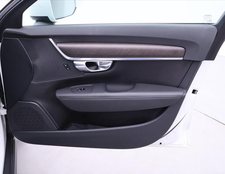 Volvo V90 13