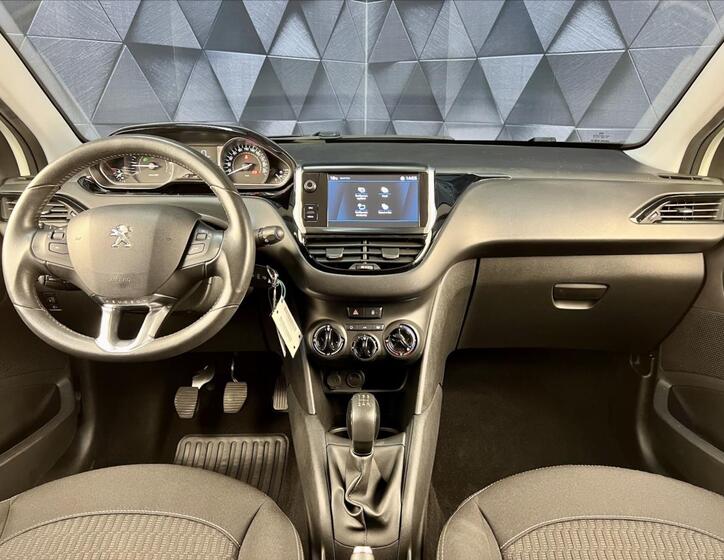 Peugeot 208 10