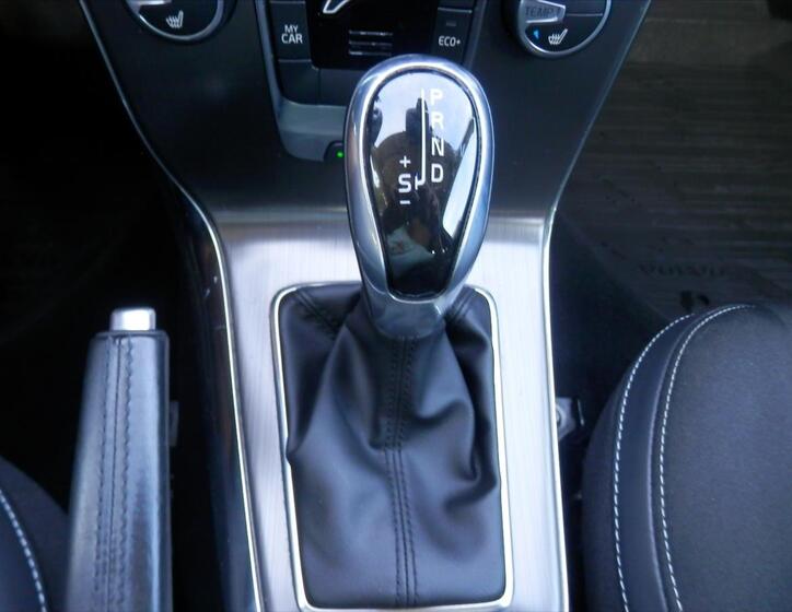 Volvo V40 23