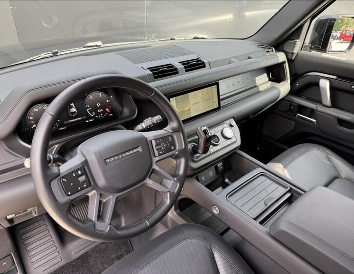 Land Rover Defender 9