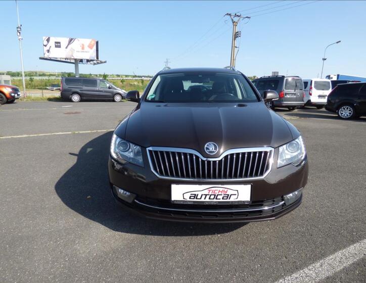 Škoda Superb 8