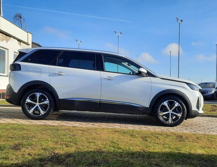 Peugeot 5008 10