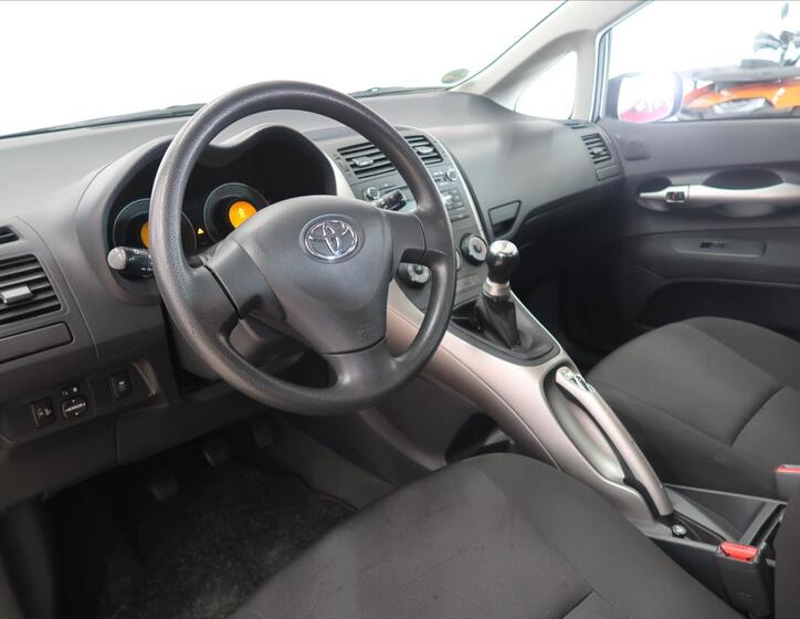 Toyota Auris 10