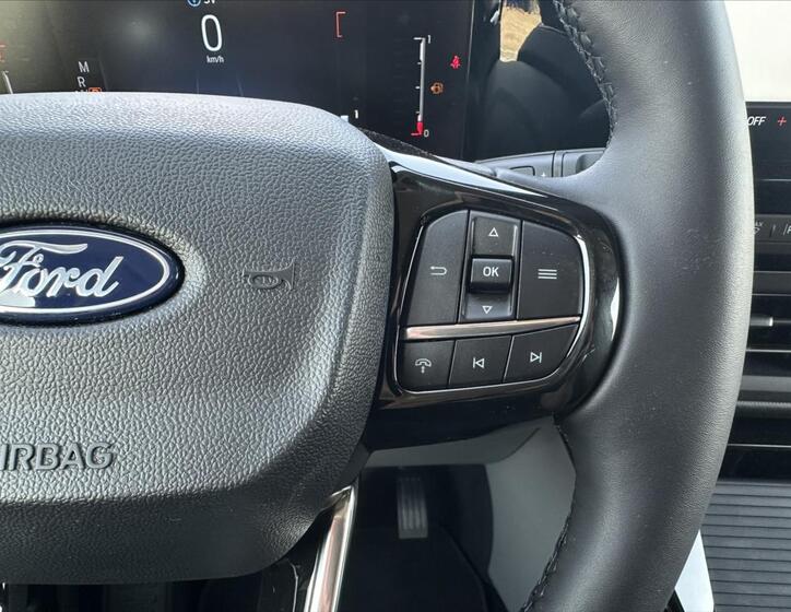 Ford Tourneo Custom 32
