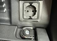 Land Rover Defender 28