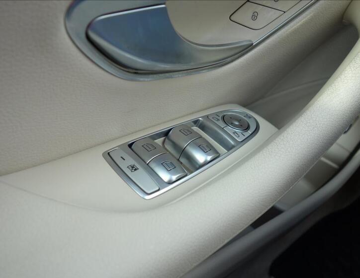 Mercedes-Benz Třídy E 38
