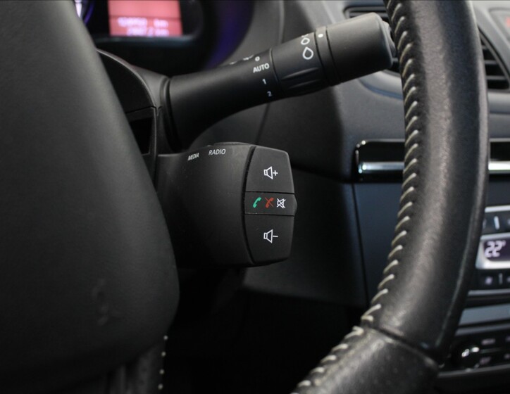 Renault Fluence 19