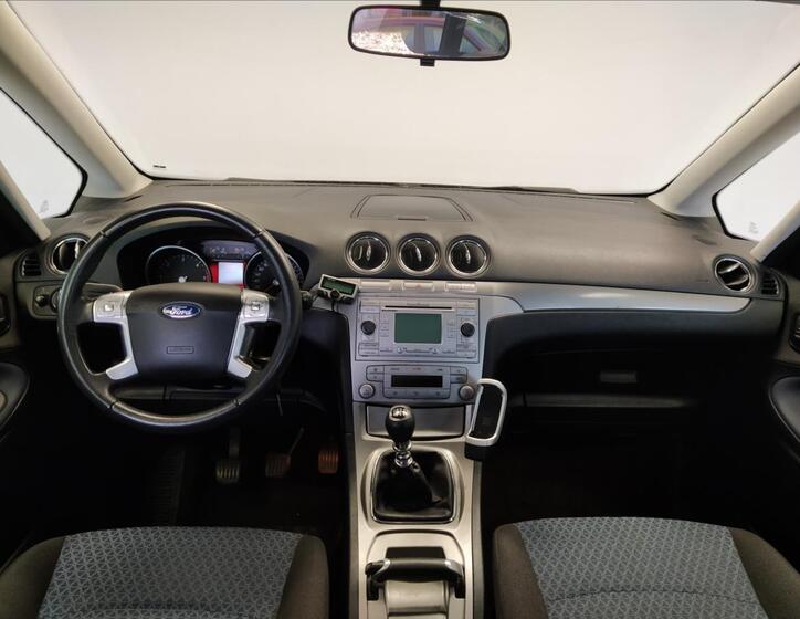 Ford Galaxy 16