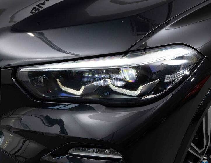 BMW X5 8