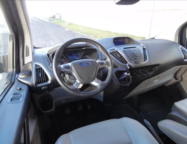 Ford Tourneo Custom 16