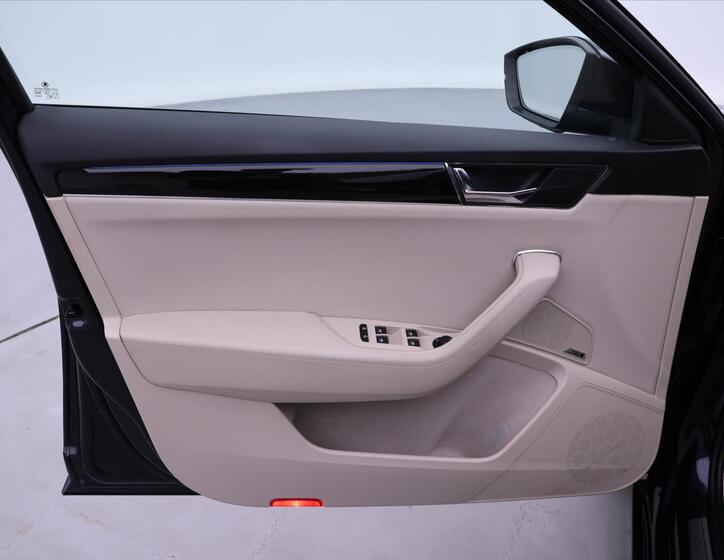 Škoda Superb 12