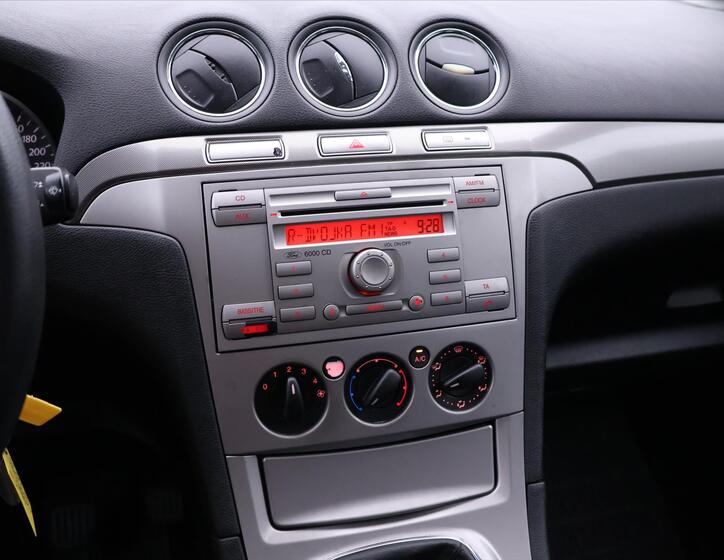 Ford Galaxy 15
