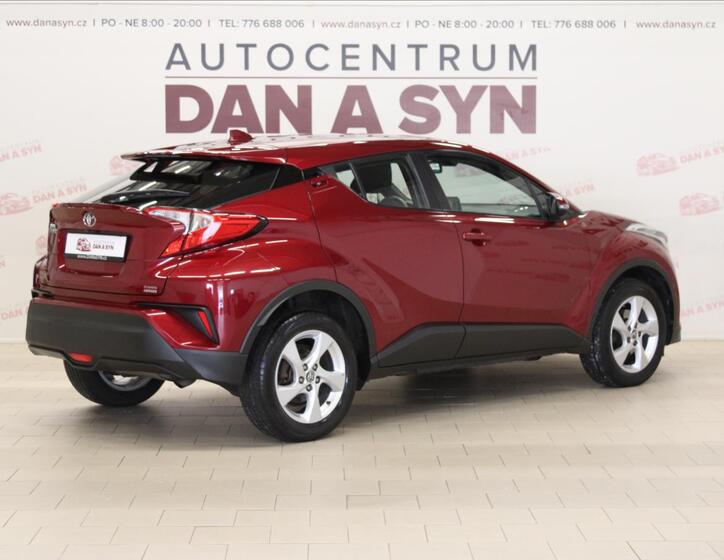 Toyota C-HR 4