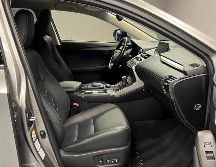 Lexus NX 300h 7