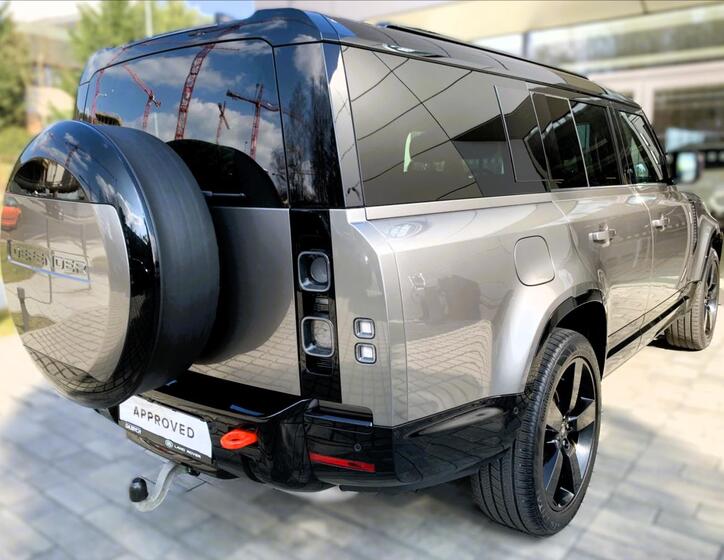 Land Rover Defender 6