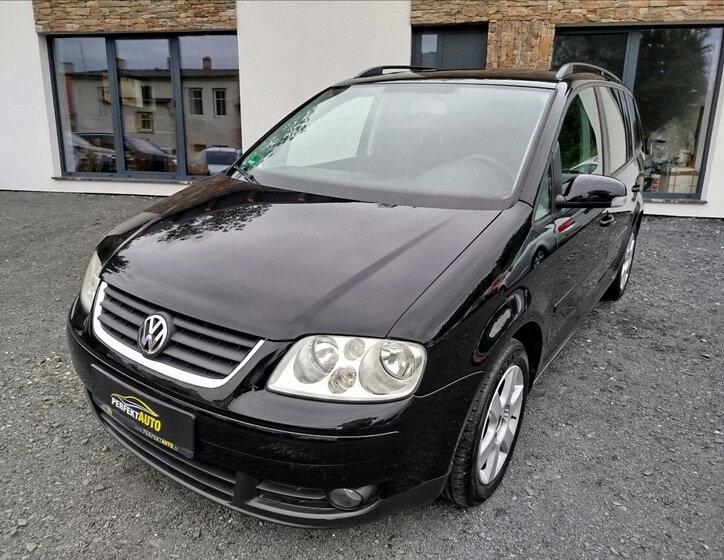 Volkswagen Touran 1