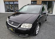 Volkswagen Touran 1