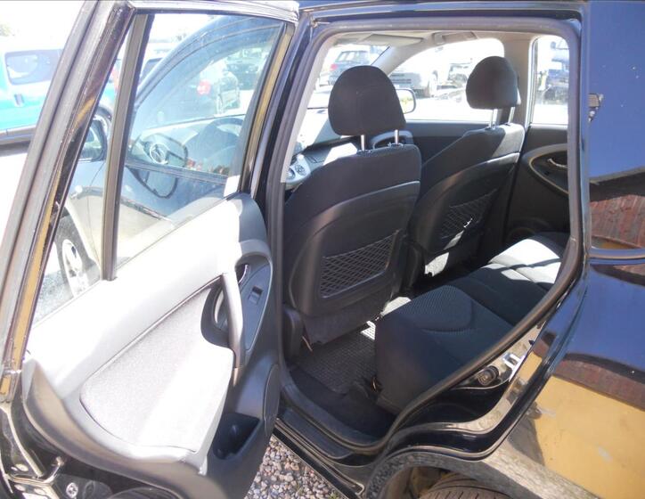 Toyota RAV4 16