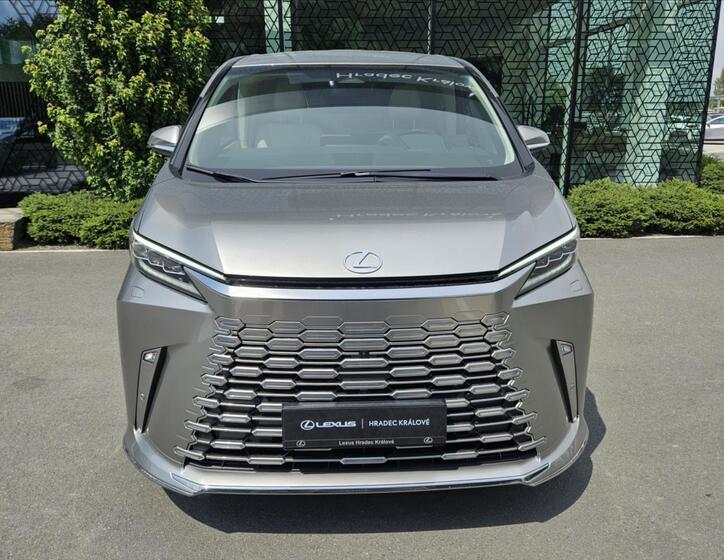 Lexus LM 350h 3