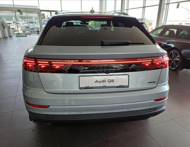 Audi Q8 6