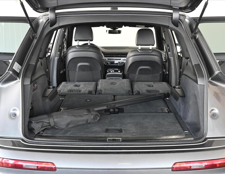 Audi SQ7 8