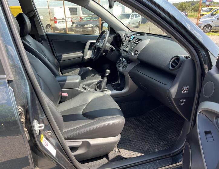 Toyota RAV4 10
