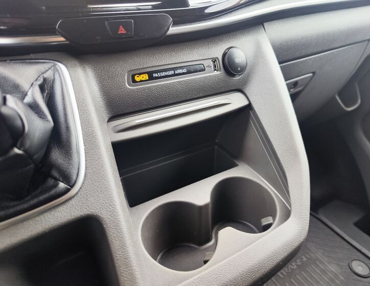 Ford Tourneo Custom 25