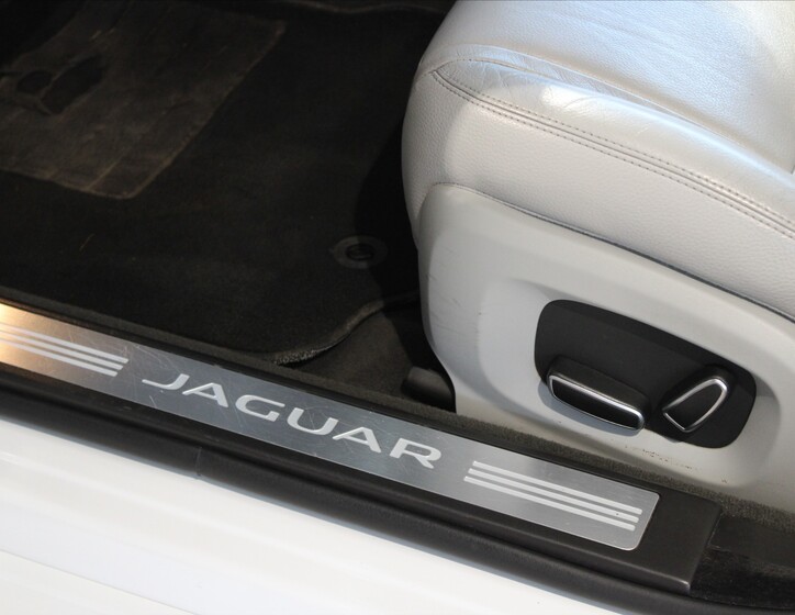 Jaguar XF 15