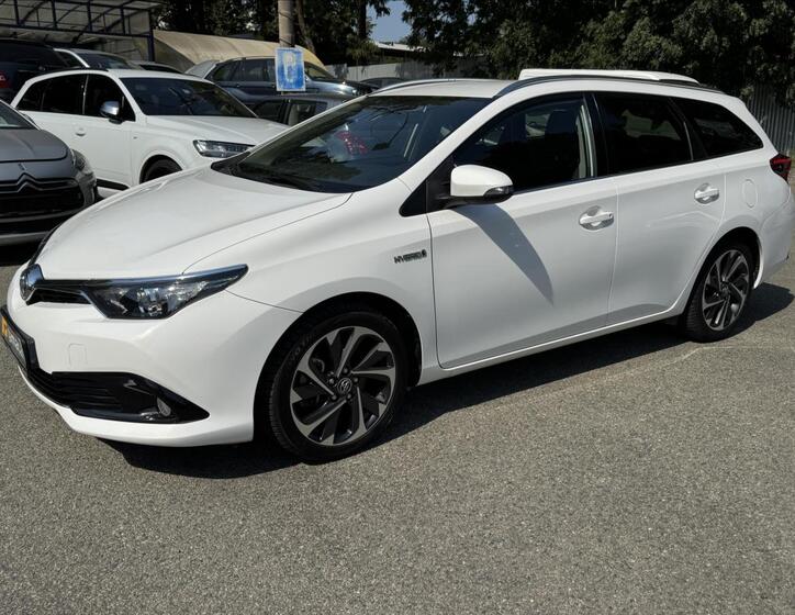 Toyota Auris 11