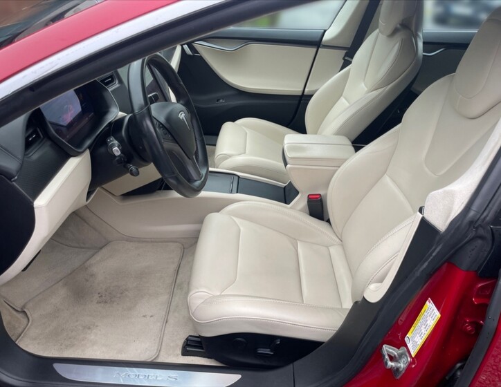 Tesla Model S 7