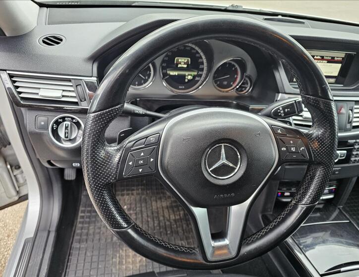 Mercedes-Benz Třídy E 12