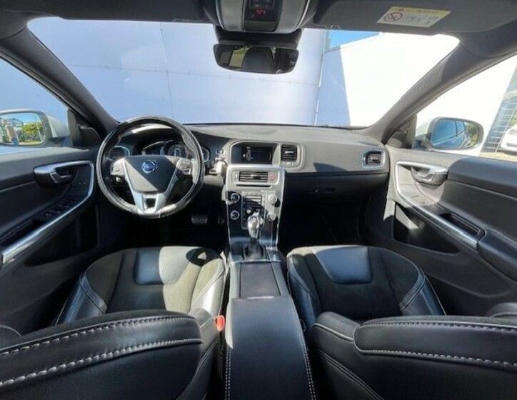 Volvo V60 14