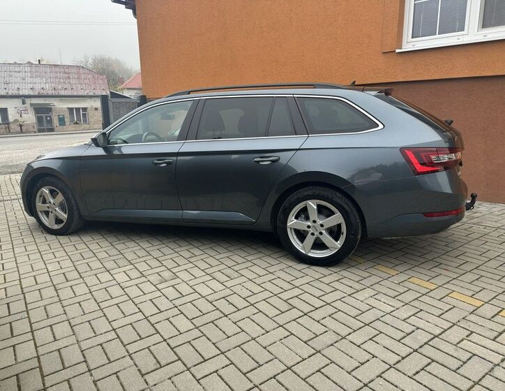 Škoda Superb 9