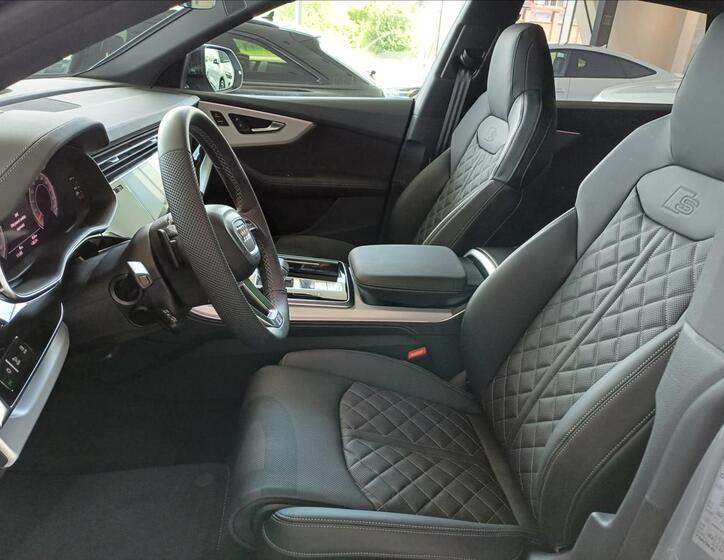 Audi Q8 9
