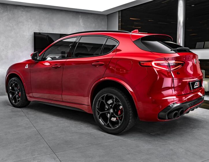 Alfa Romeo Stelvio 7